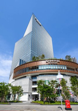 BANGKOK, THAILAND - 1 Ocak 2020: Rama IV yolundaki Samyan Mitrtown karma kullanım kompleksi, Bangkok, Tayland 'daki apartman, otel, ofis ve alışveriş merkezinden oluşuyor