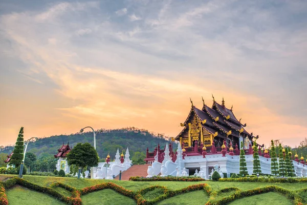 Royal Pavillion Kham Luang Royal Park Rajapruek Com Belo Céu — Fotografia de Stock