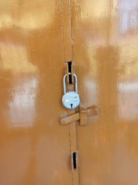 Corona virüsü yüzünden tüm dünyayı kilitleyin..