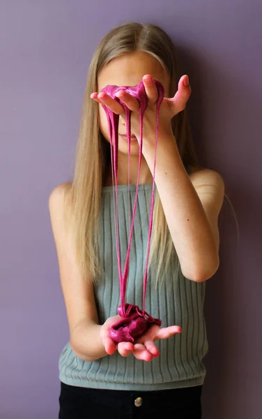 Blonde Preteen Girl Playing Handmade Pink Slime Violet Background Focus — Stock Photo, Image