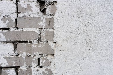 Eski, kirli, beyaz tuğladan bir duvarın arka planı. Alçı, boyalı duvarlar, doku.