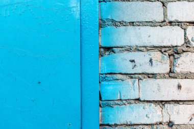 Eski, kirli, beyaz tuğladan bir duvarın arka planı. Alçı, boyalı duvarlar, doku.