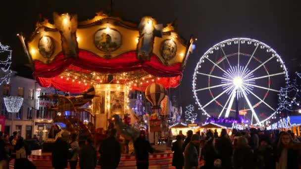 Brussel, België. Maart Aux Poissons Vismet. Traditionele kerst Fair druk in Brussel op 26 December 2016 — Stockvideo