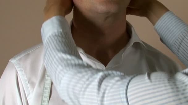Alfaiate pescoço homem corpo medição — Vídeo de Stock
