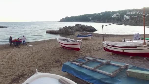 Atire aéreo drone pesca barcos de madeira — Vídeo de Stock