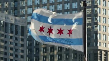 Sinematik Chicago bayrak sallayarak günbatımında