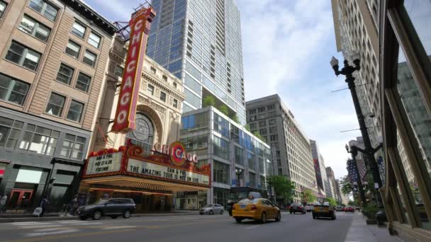 Teatro Chicago a State Street nel Loop District al tramonto — Video Stock
