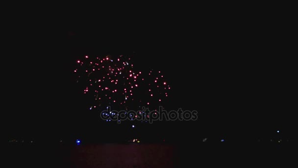 Fogos de artifício brilhantes no Lago Michigan em Chicago — Vídeo de Stock