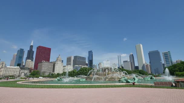 Chicago Downtown Skyline vanuit de weergave van de fontein Buckingham — Stockvideo