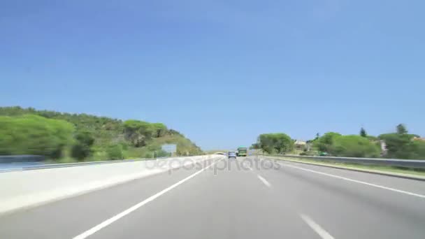 Día de la autopista cámara de coche Time Lapse de alta velocidad 4k. Un lapso de tiempo de conducción en la carretera en Summer.Gorgeous, caminos de alta energía lapso de tiempo. Bueno para un fondo de vídeo.Ideal para cualquier idea de conducción, corporativa, de ciudad o urbana . — Vídeo de stock