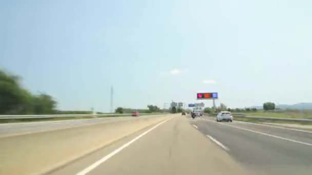 Day Highway Camera Car Time Lapse High Speed 4k. A time lapse driving in the highway in Summer.Starting at the toll and driving fast.Gorgeous, high-energy roads time lapse. Good for a video background. — Stock Video