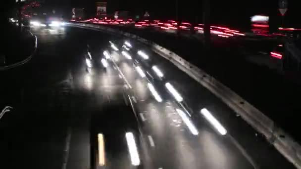 Snelweg verkeer auto's bij nacht time-lapse 4k — Stockvideo