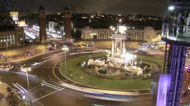 Fira de Barcelona Meydanı kalabalık gece 4k