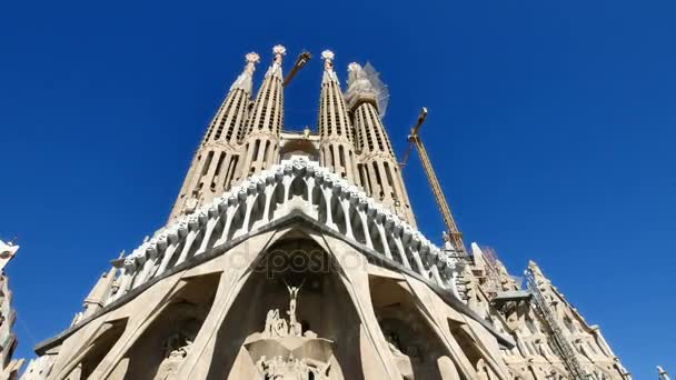 La Sagrada Familia Antoni Gaudi Barcelona Macchina fotografica Auto — Video Stock