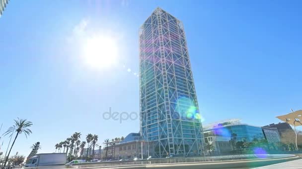 Barcelona Mapfre Towers i Port Olimpic kamera bil — Stockvideo