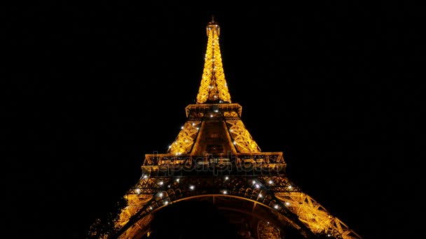 Torre Eiffel brillante de noche en París — Vídeos de Stock