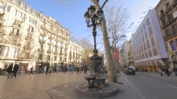 Barcelona Catalonia Febrero 2018 Fuente Canaletes Les Rambles Boulevard Centro — Vídeos de Stock