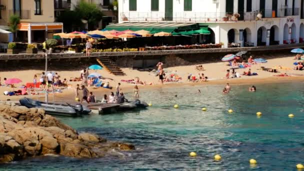 Sommaren Stranden Solen Spanien Typiska Medelhavet Och Stranden Sommardag Människor — Stockvideo