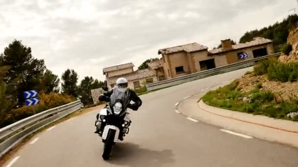 Motorrijder Zijn Sport Motor Rijden Een Curvy Weg Gestage Cam — Stockvideo