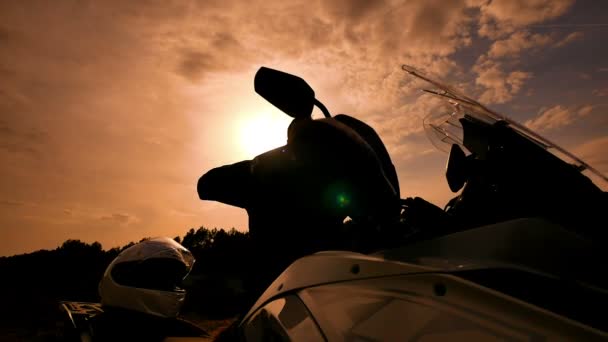 Motorcyclist Preparing His Sports Motorbike Road Workout Sunset Steady Cam — Stock videók