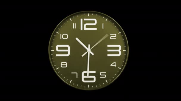 現代の黄金の時計の顔を素早く進むタイムラプス移動する 時計の時計は 透明なアルファチャンネルの背景に時間を加速しました ハイスピードカウンタータイマー 時間は この時間の経過の中で速く移動します 高速で走っている時計の顔 — ストック動画