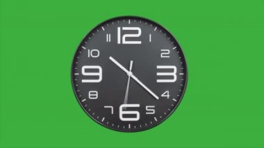 Modern gümüş saat, yeşil ekran arkaplanındaki hızlandırılmış zamanı ileri alır. Yüksek hız sayacı. Zaman su gibi akıp gidiyor bu zaman atlamasında. Saat yüzeyi yüksek hızda tükeniyor.