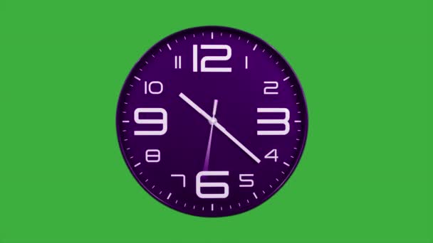 现代紫色时钟面对着快速向前移动的时间 时钟在绿色屏幕背景下加速了时间 高速计时器 时光飞逝 飞逝而去 钟面在高速运转 — 图库视频影像