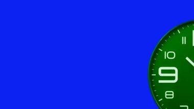 Modern yeşil saat ileri geçişle karşı karşıya. Mavi ekran arkaplanındaki sürenin hızlanması. Yüksek hız sayacı. Zaman su gibi akıp gidiyor bu zaman atlamasında. Saat yüzeyi yüksek hızda tükeniyor.