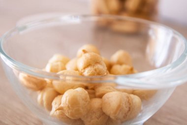 Puf böreğinden yapılan küçük hamur işleri. Küçük tuzlu kurabiyeler. Çay ikram edeyim..