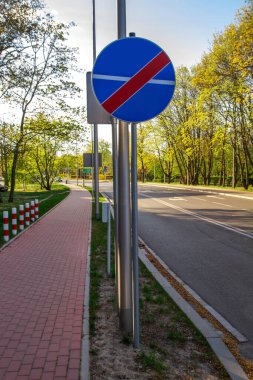 Yol işaretleri yazıtlar için boş.