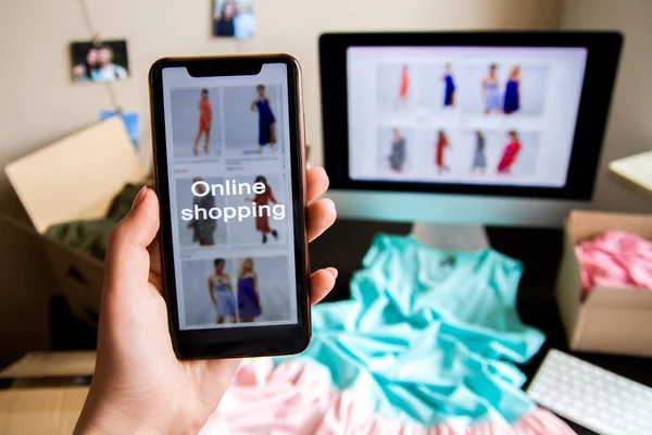 İnternetten alışveriş. Teslimat. Alışveriş çantası. Moda..