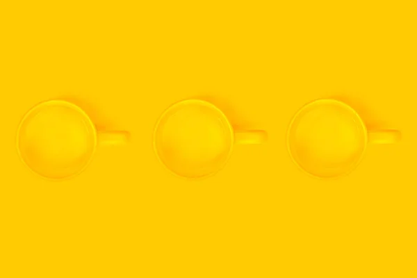 Tazas Amarillas Sobre Fondo Amarillo — Foto de Stock