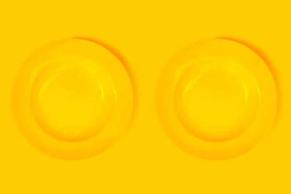 黄色の背景に黄色のプレート — ストック写真