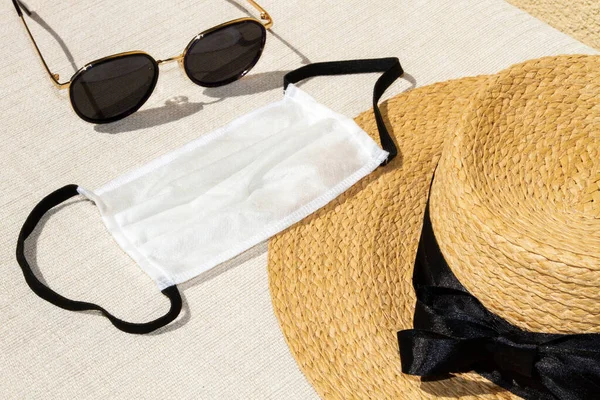 Chapeau Lunettes Soleil Masque Médical — Photo