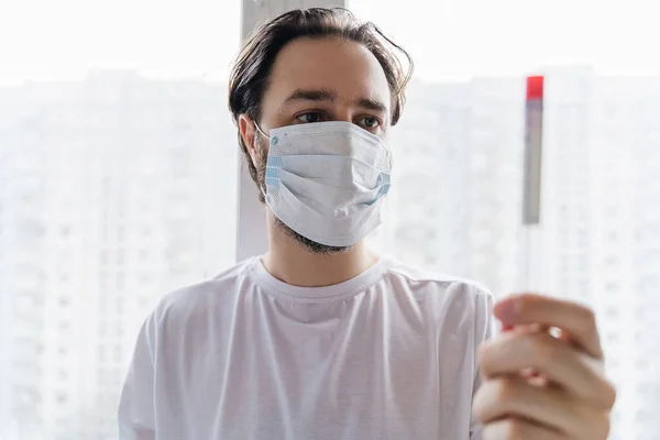 Bearded Man Mask Holds Coronavirus Test His Hand Background Window — Stock Photo, Image