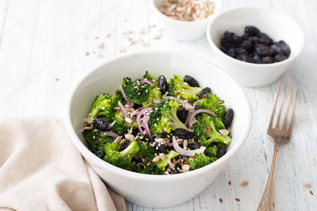 Broccoli with raisins, red onions and seeds