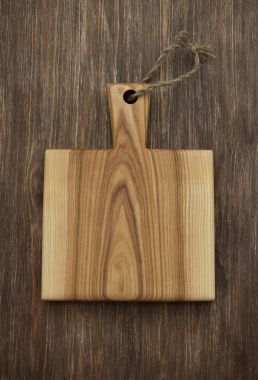 Ahşap rustik arka plan ile kahverengi kesme tahtası