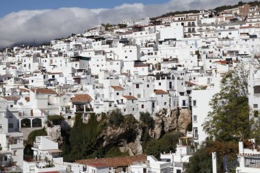 Mlaga, Andaluca, İspanya 'nın beyaz köylerinden biri olan Cmpeta' nın Fotoğrafı,