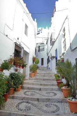 Endülüs 'ün Frigiliana köyünün tipik köşeleri, turizm beldesi, Malaga, İspanya' nın beyaz köyü, 