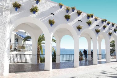 Avrupa, Akdeniz, Nerja, Malaga, İspanya, Endülüs, İspanya 'nın beyaz köylerinden biri, tatil, turistik nokta, ünlü yer, deniz, deniz, plaj, turizm kenti, 