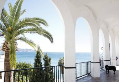 Avrupa, Akdeniz, Nerja, Malaga, İspanya, Endülüs, İspanya 'nın beyaz köylerinden biri, tatil, turistik nokta, ünlü yer, deniz, deniz, plaj, turizm kenti, 