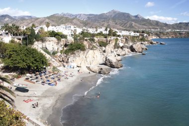 Avrupa, Akdeniz, Nerja, Malaga, İspanya, Endülüs, İspanya 'nın beyaz köylerinden biri, tatil, turistik nokta, ünlü yer, deniz, deniz, plaj, turizm kenti, 