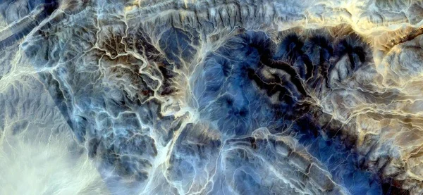 Büyük Mavi, Afrika çöllerinin havadan soyut fotoğrafçılığı. Çöl manzaralarının havadan görünüşü, Tür: Soyut doğalcılıktan, mecazi, çağdaş fotoğraf sanatına kadar