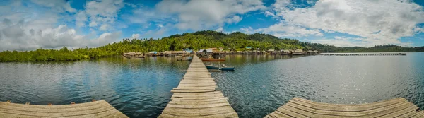 Träbryggan i Indonesien — Stockfoto