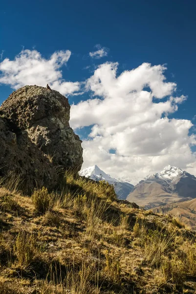 Grande rocha no Peru — Fotografia de Stock