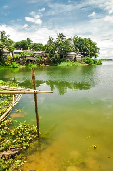 Casas por río — Foto de Stock