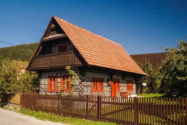 Oude houten huis — Stockfoto