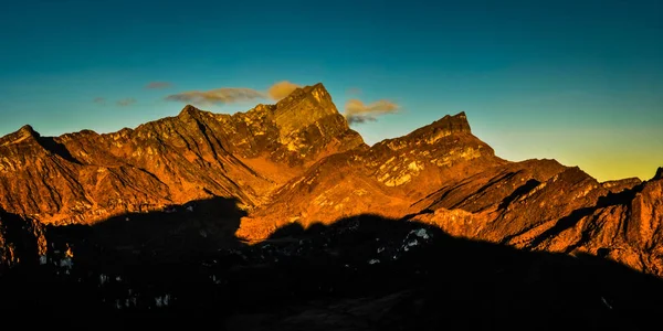 Vrcholy při východu slunce — Stock fotografie