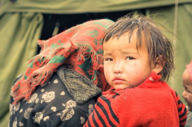 Nepal kahverengi gözleri görünümünü