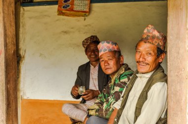 Nepal üç gülümseyen adam
